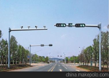China 6m Enige Steun Gegalvaniseerde Verkeersstraatlantaarn Pool 3mm de Dikte van de Staalplaat leverancier