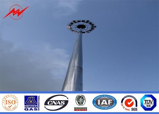 Het hoge manierpoeder bedekte de hoge polen van de mastverlichting met het opheffen van systeem met een laag